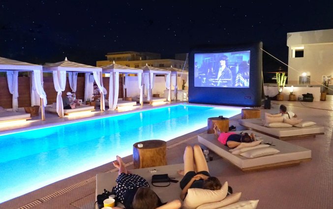 Buitenbioscoop van Hotel Paradiso Art op Ibiza