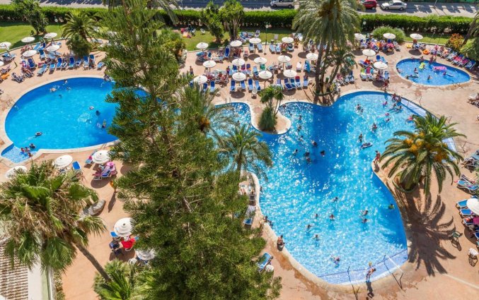 Buitenzwembad van Hotel EIX Lagotel op Mallorca