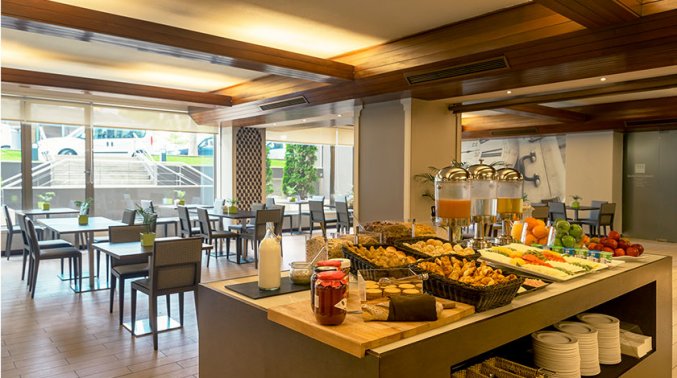 Ontbijtzaal van Hotel HF Tuela Ala Sul in Porto