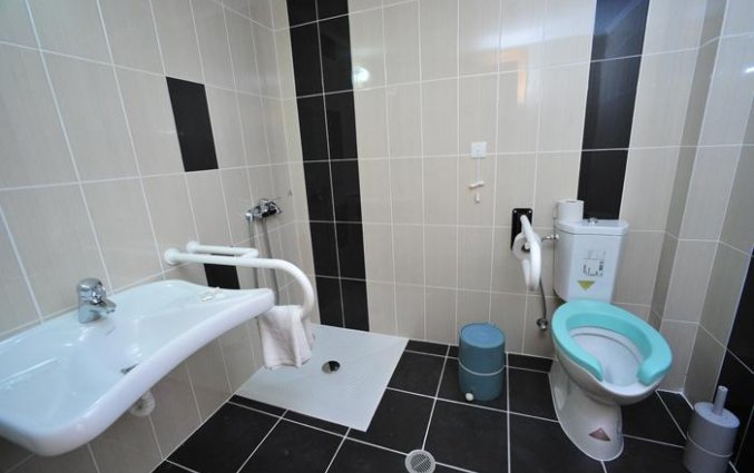Badkamer van een tweepersoonskamer van Hotel Metaxa op Zakynthos