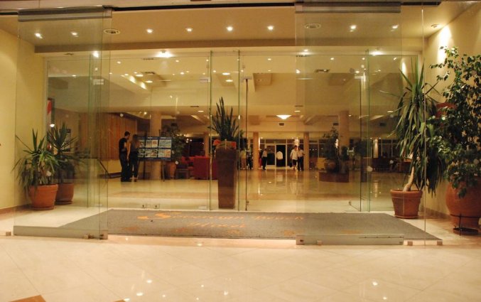 Ingang van Hotel Sovereign Beach op Kos