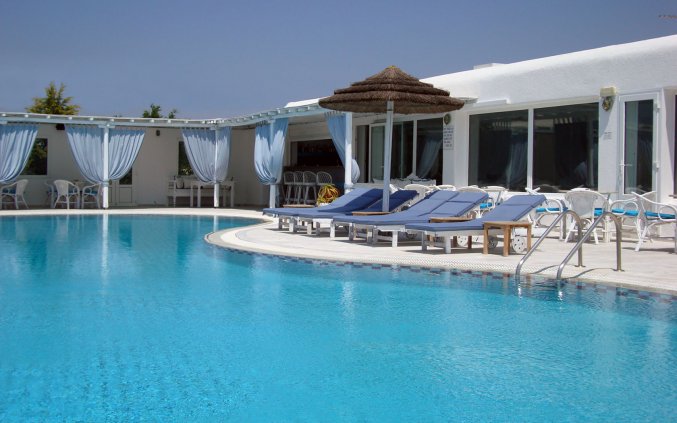 Buitenzwembad Hotel Giannoulaki