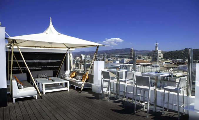 Terras van hotel Soho Bahía in Malaga