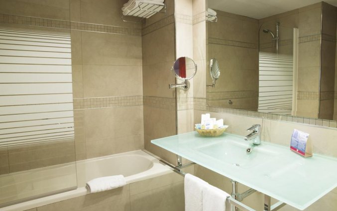 Badkamer tweepersoonskamer Hotel MS Maestranza Málaga