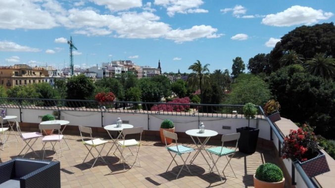 Terras van Azz Hotel Doña Manuela in Sevilla