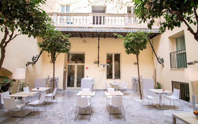 Binnenplaats van Hotel Petit Palace Santa Cruz in Sevilla