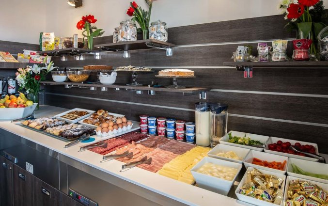 Buffet van Fragrance Hotel St. Peter in Rome