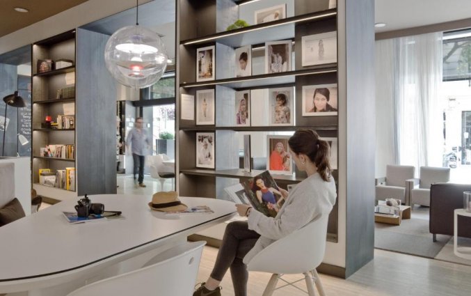 Bibliotheek van Pol & Grace hotel Barcelona