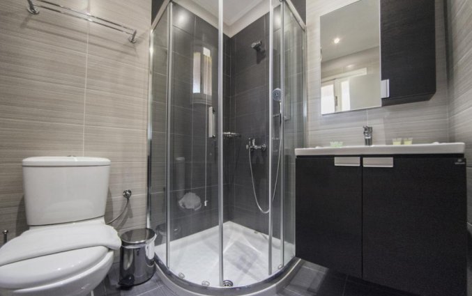 Badkamer van een kamer van Hotel Iliada Beach Hotel op Corfu