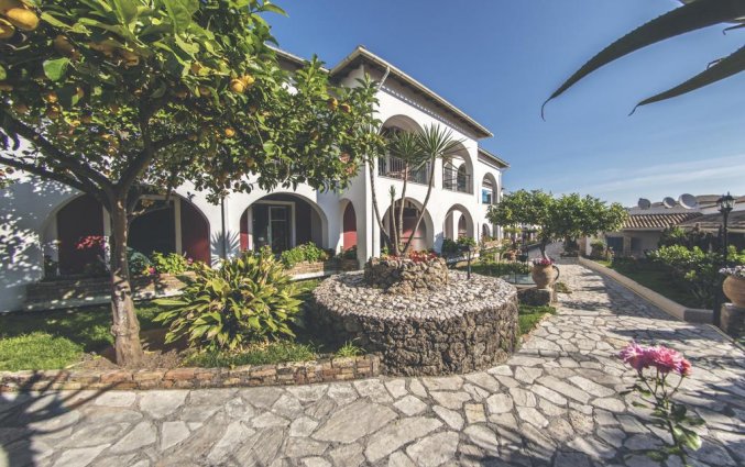 Tuin van Hotel Iliada Beach op Corfu