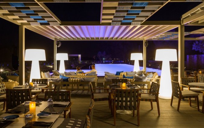 Terras van Hotel Rodostamo op Corfu