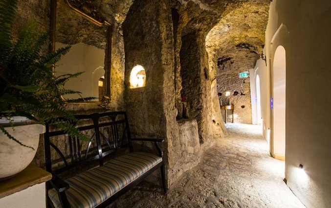 Hal van hotel Badia Santa Maria de Oleari fly & drive Amalfi