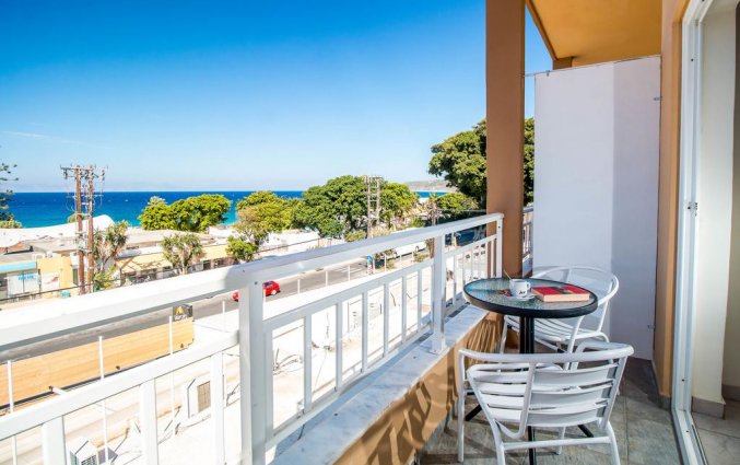 Balkon van Hotel Filmar in Rhodos