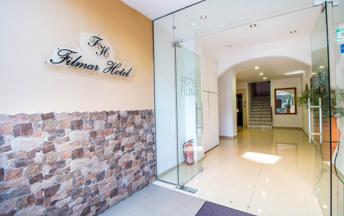 Ingang van Hotel Filmar in Rhodos