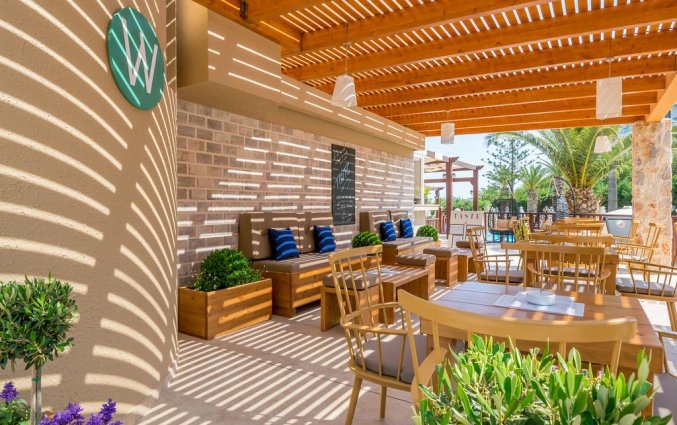 Terras van Resort Complex Sun Beach op Rhodos