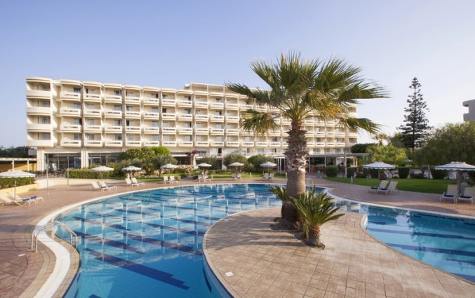 Buitenzwembad van hotel Electra Palace Rhodos