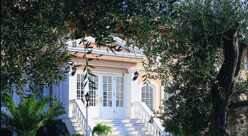 Ingang van Hotel Nefeli op Corfu