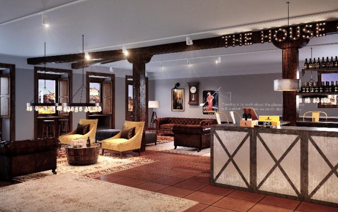 Bar met zitgedeelte van Buitenkant van Hostel & Suites The house of Sandeman stedentrip Porto