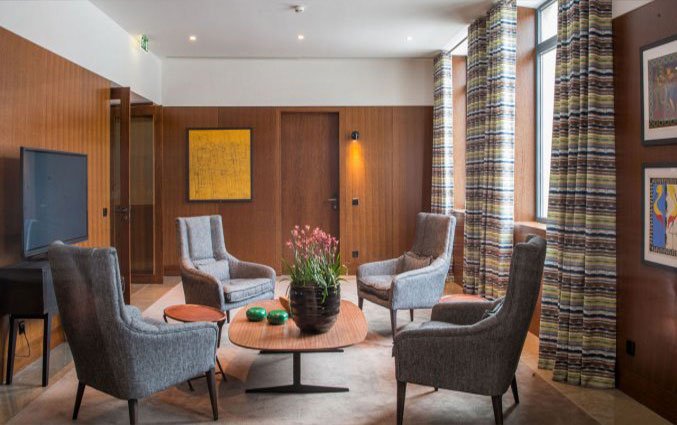 TV kamer van Hotel en Bistro The Artist