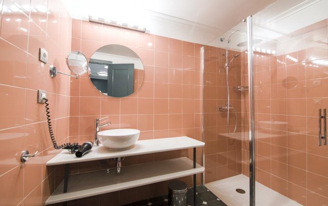 Badkamer van een tweepersoonskamer van Hotel Petit Palace Puerta de Triana in Sevilla