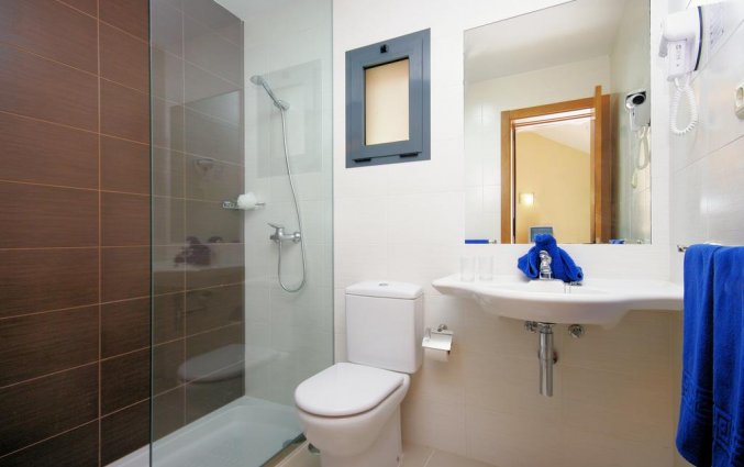 Badkamer van een appartement van Appartement Caybeach Caleta op Fuerteventura