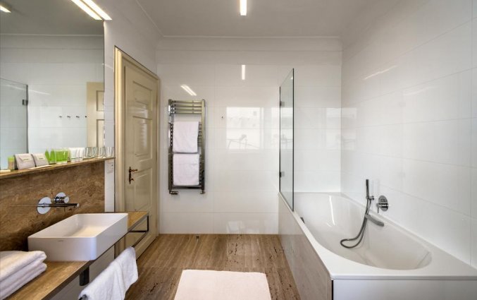 Badkamer van een tweepersoonskamer van Hotel Golden Star in Praag
