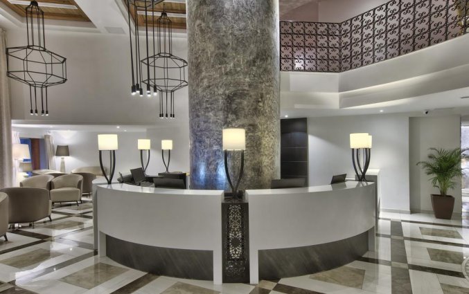 Receptie van Hotel en Spa db San Antonio op Malta