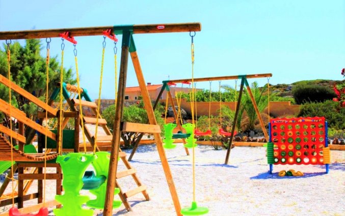 Schommels bij Zorbas Hotel Beach Village op Kreta