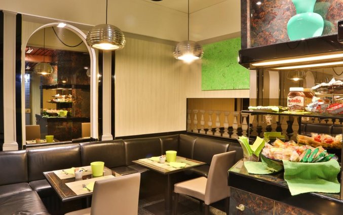 Ontbijtzaal van hotel Astoria in Milaan