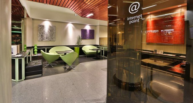 Ontbijtzaal van hotel Astoria in Milaan