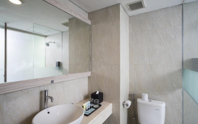 Badkamer van een tweepersoonskamer van Hotel Liberta Seminyak op Bali