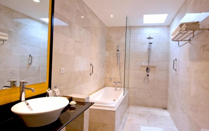 Badkamer van hotel Legian Beach in Bali