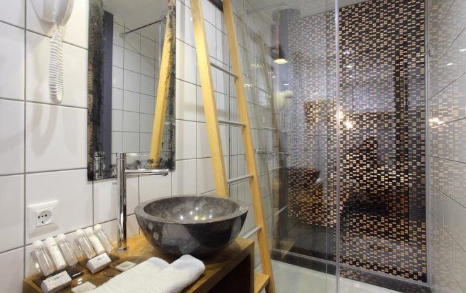 Badkamer in kamer van Hotel Nox Ljubljana