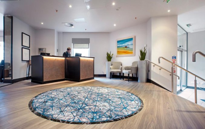 Receptie van Hotel Ten Hill Place in Edinburgh