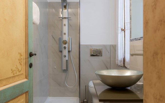 Badkamer van een tweepersoonskamer van Residenza Conte di Cavour in Florence