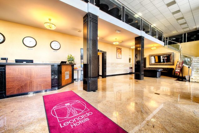 Loby van het Leonardo Royal hotel in Warschau