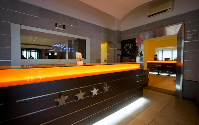 Receptie van hotel Best Western Crystal Palace