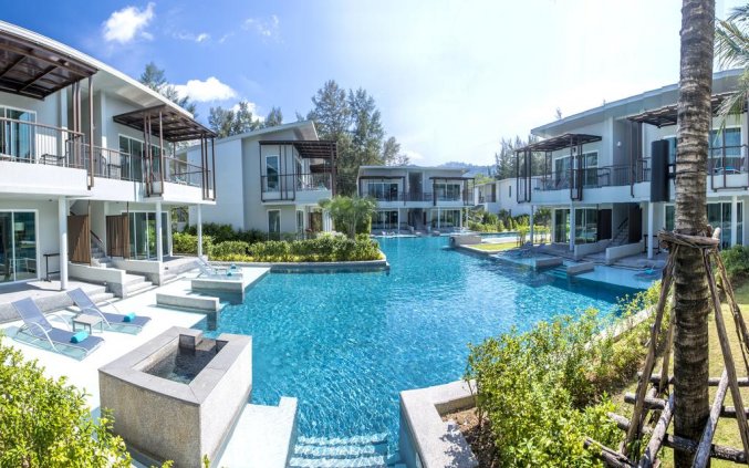 Zwembad van Resort The Waters Khao Lak