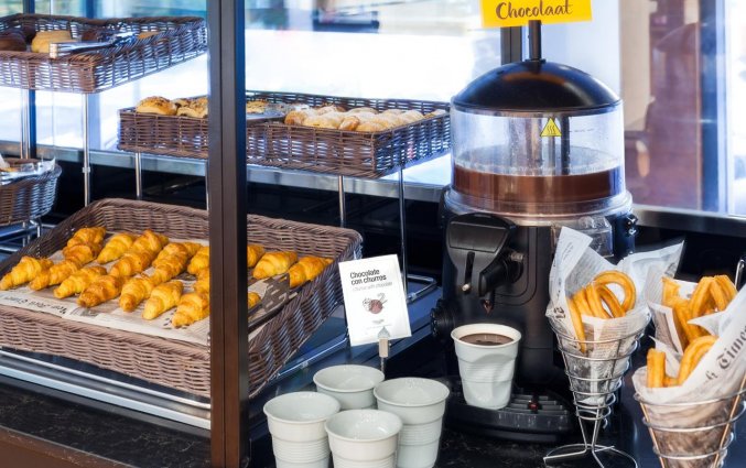 Ontbijtbuffet van Hotel Sercotel Acteon Valencia in Valencia