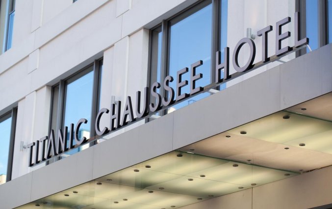 Entree van Hotel Titanic Chausee in Berlijn