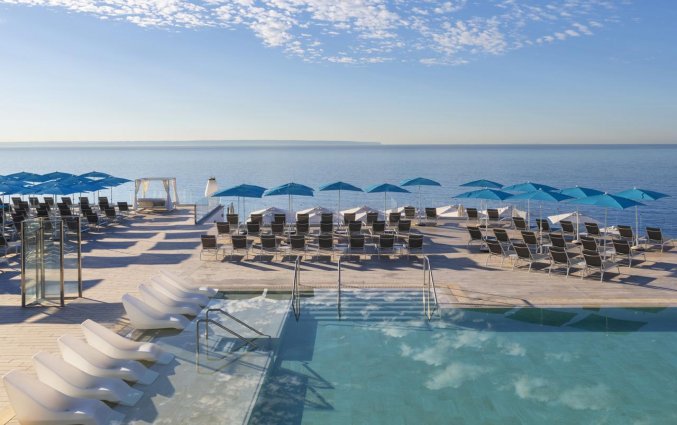 Buitenzwembad van Hotel Elba Sunset Thalasso Spa op Mallorca