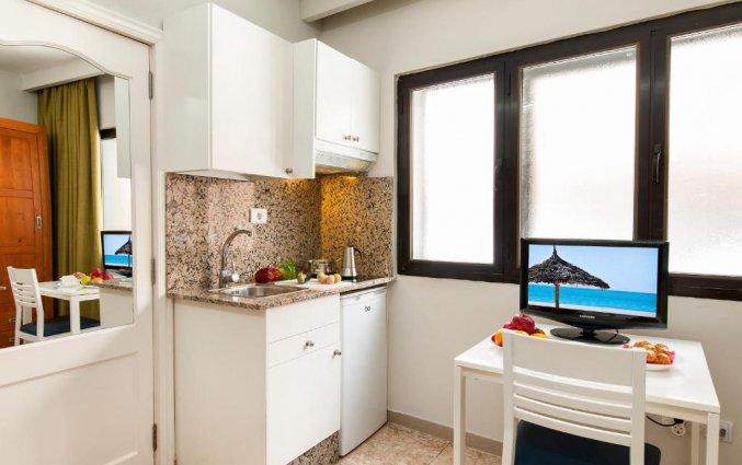 Keuken van Aparthotel Bajamar in Gran Canaria