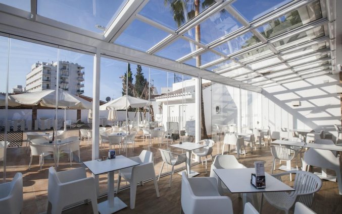 Terras van hotel Villa Flamenca in Nerja