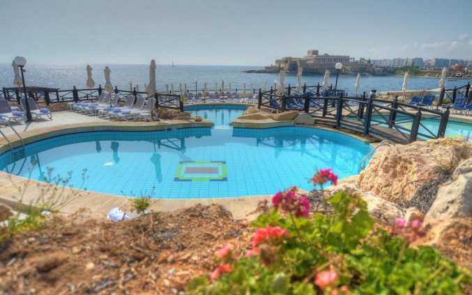 Zwembad van Resort Radisson Blu in Malta St Julians