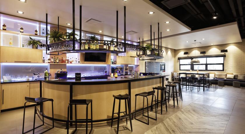 De bar van Hotel Campanile Warschau