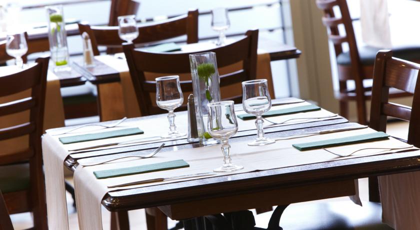 Tafel van restaurant van Hotel Campanile Warschau