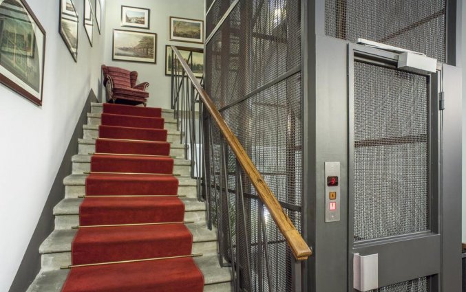 Trap en lift Hotel room Mate Florence Italië