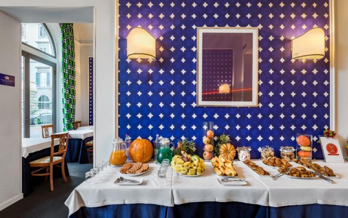 Ontbijtbuffet van Hotel Room Mate Luca in Florence