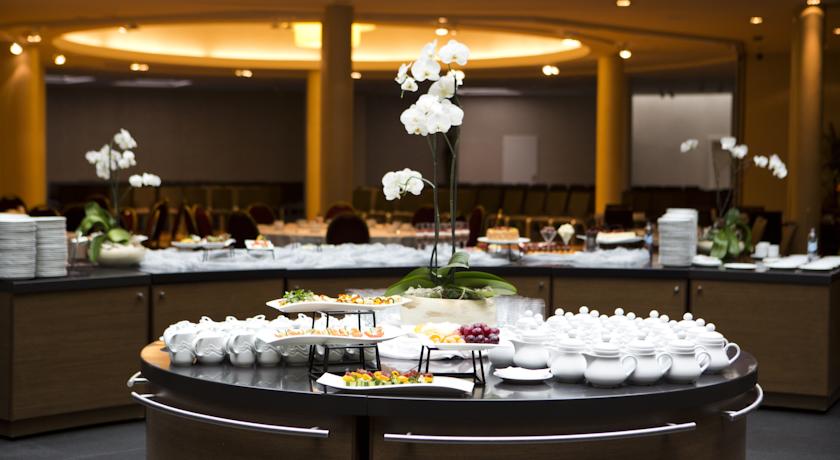 Ontbijtbuffet van Hotel Radisson Blu Sobieski in Warschau