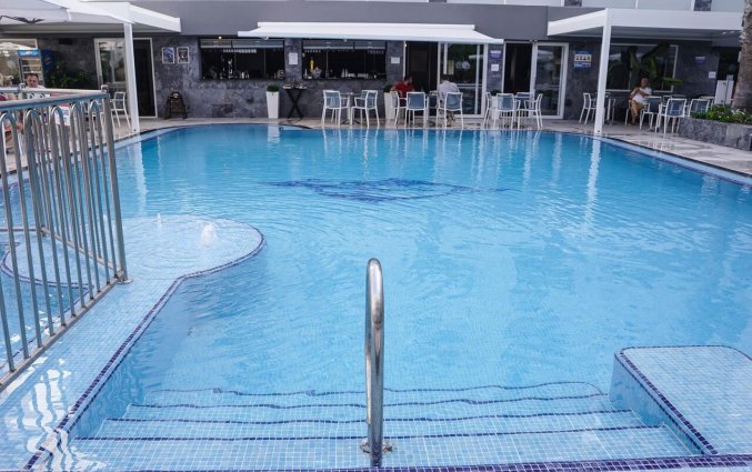 Buitenzwembad van Pebbles Resort St. Paul's Bay